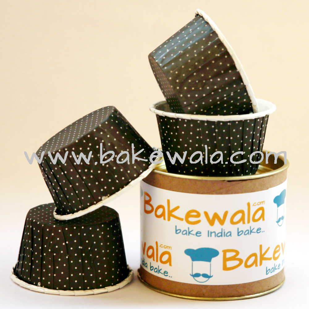 pleated_muffin_paper_cups_-_white_dots_on_black_-_12_cm_-_30_pcs_no_1.jpg